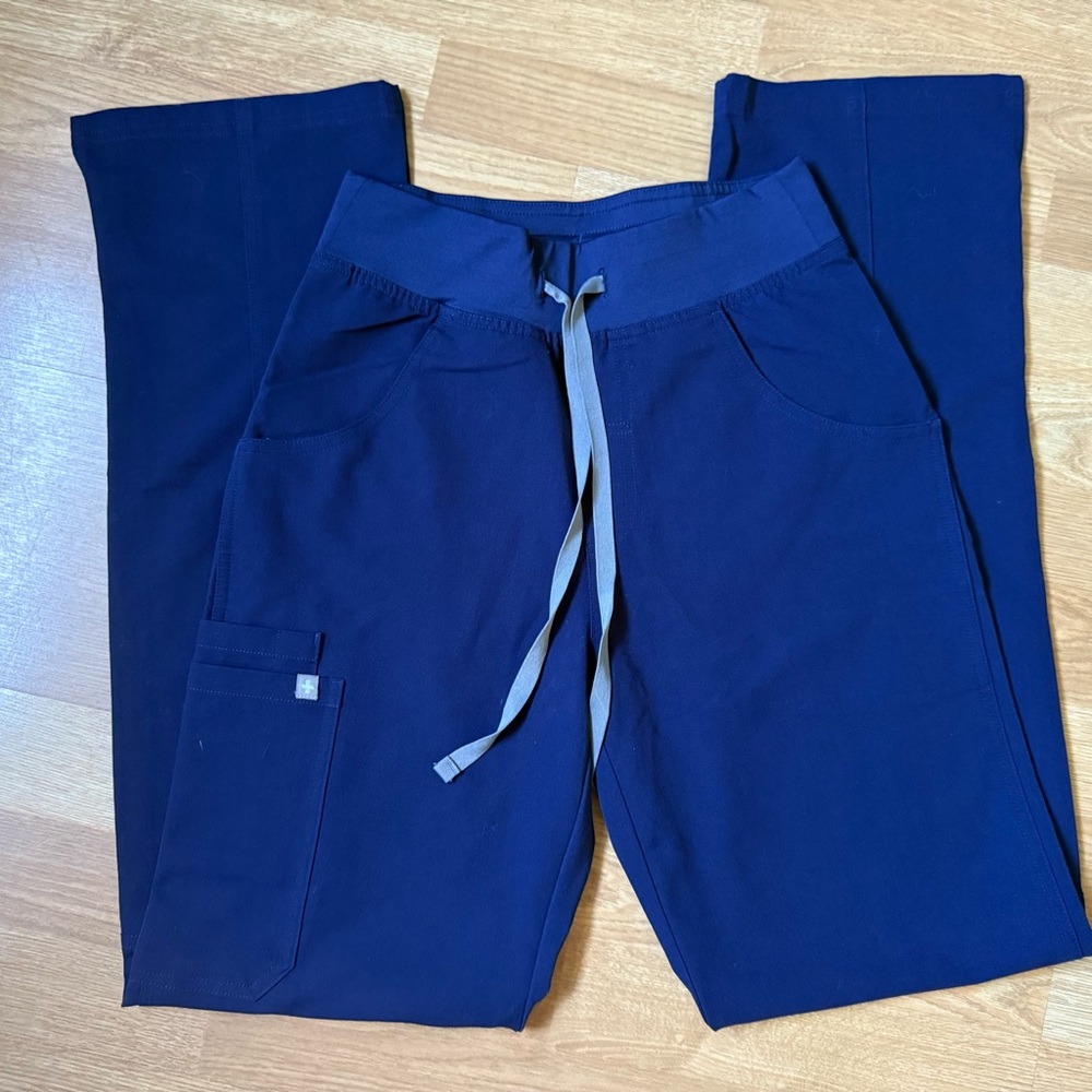 Women’s Figs- Kade Cargo High Waisted Scrub Pants- Navy